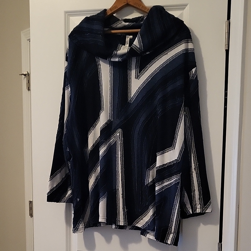 Lulu-B Navy and White Chevron Top